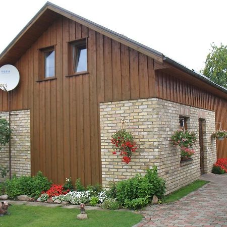 Pulkvedis Guest House Ventspils Buitenkant foto