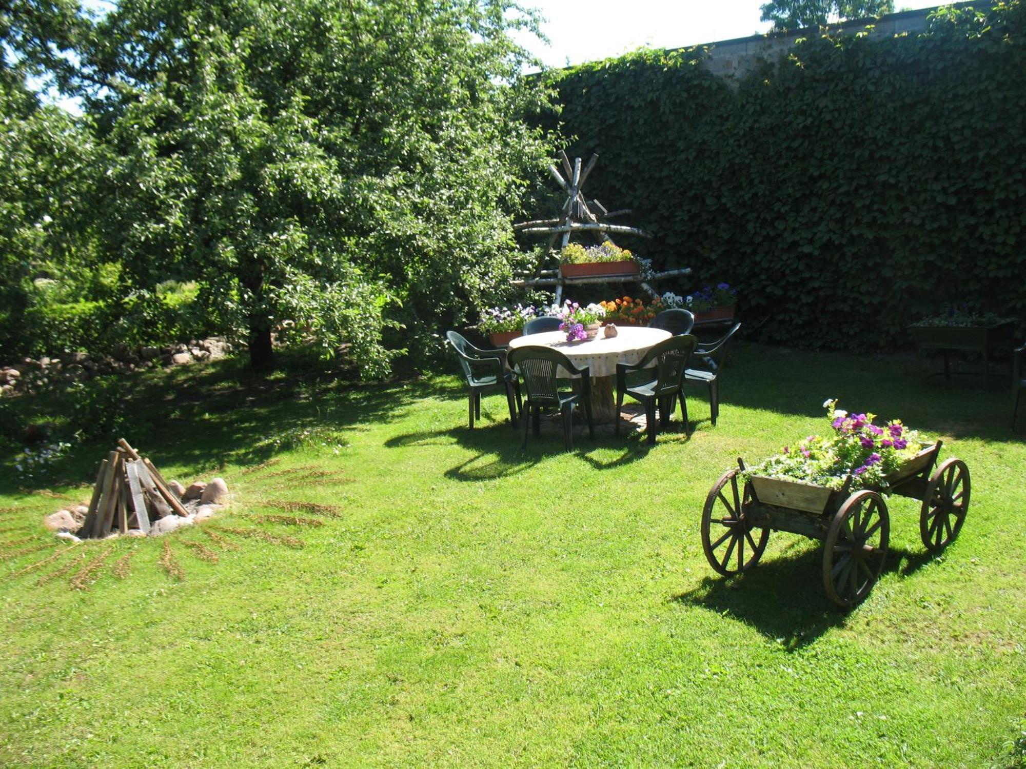Pulkvedis Guest House Ventspils Buitenkant foto