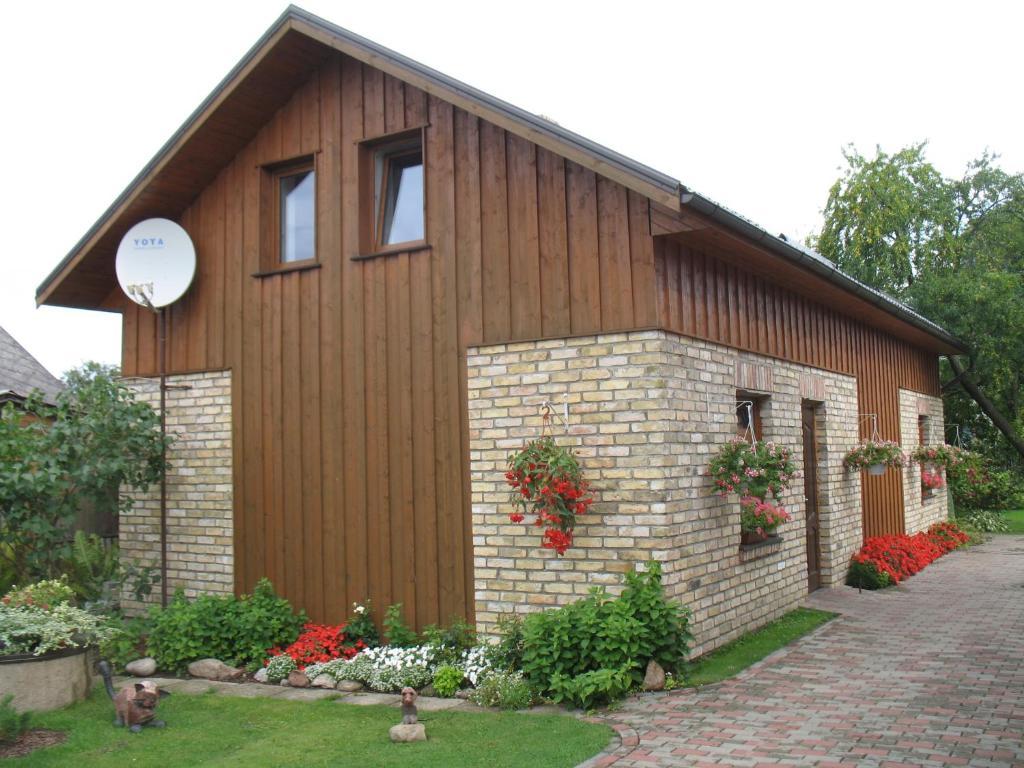 Pulkvedis Guest House Ventspils Buitenkant foto